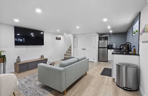 Point Breeze Apartment | New Chic Modern-Boho Apartment in Center City !