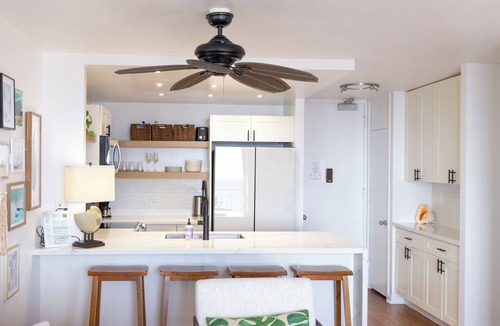 Ala Moana Apartment | NEW Chic Oceanfront Luxury Condo