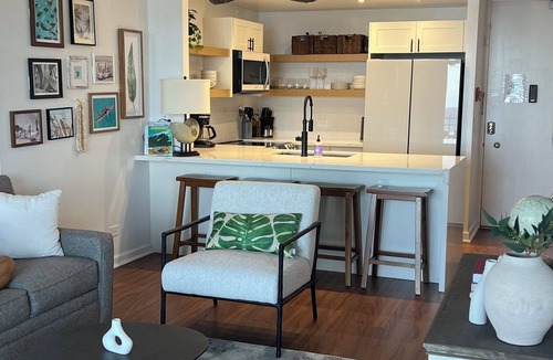 Ala Moana Apartment | NEW Chic Oceanfront Luxury Condo