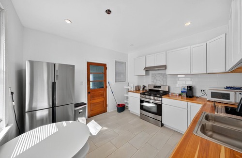 Greater Grand Crossing House | NEW! Chicago Getaway with Pool Table & Modern Comfort