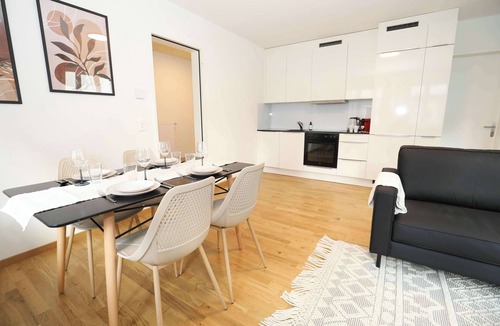 Alt-Wiedikon Apartment | New City Center Apt, with Private Entry & Parking