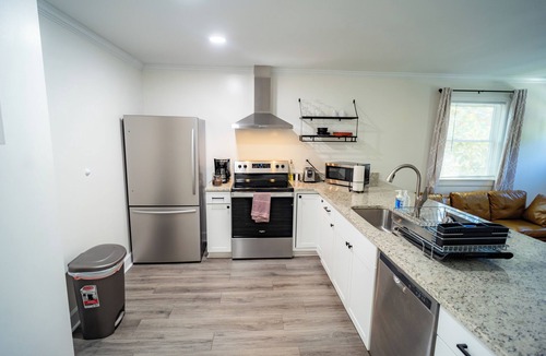 Durham Apartment | New & Clean 2 Bed Walltown Home. Walk to Duke! B