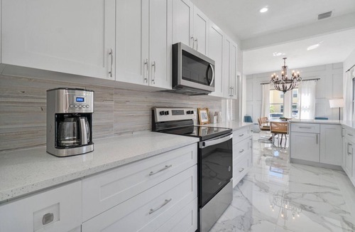 Southside House | New & Clean, Great West Palm Beach Location