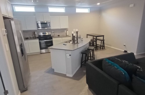 Los Lunas House | New clean safe place to stay 25 minutes from Albuquerque.