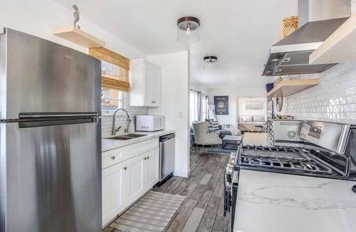El Porto Villa | New | Clean | Steps To The Beach | Ocean Breeze!