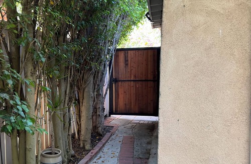 Westchester Apartment | New Clean Studio nearLAX,Sofi,The Forum, Close to freeway