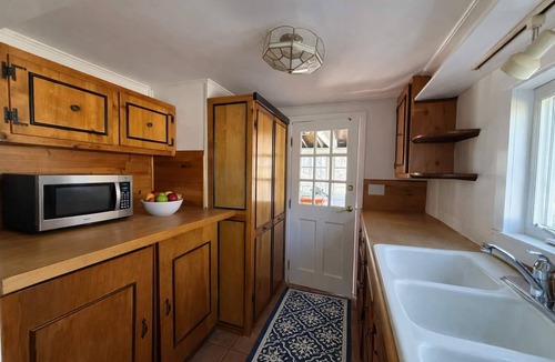 Clinton Cottage | NEW Coastal Cottage 2 Miles to Beach + Lake Access