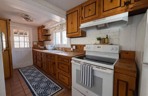 Clinton Cottage | NEW Coastal Cottage 2 Miles to Beach + Lake Access