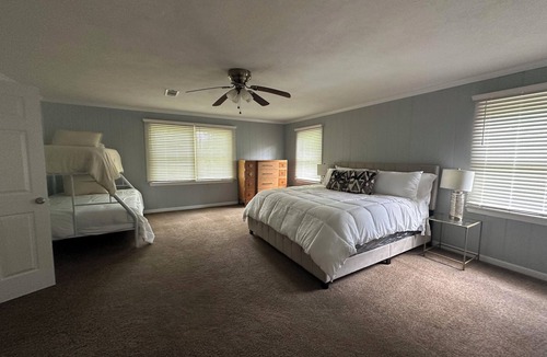 Hattiesburg House | NEW! Comfort and Space in Midtown - The Holly House