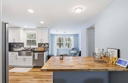 Maple Hill House | NEW! Comfortable Bloomfield 3BR Retreat