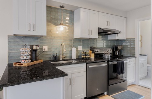 Mount Clemens Apartment | NEW! Comfy 1 Bedroom Flat | Hollywood Suites