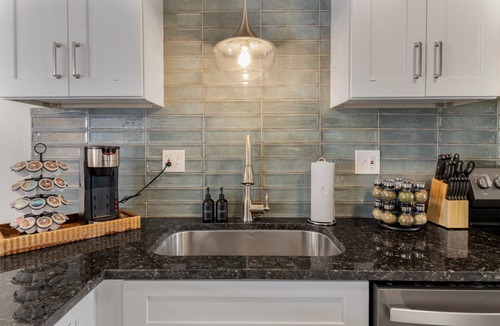 Mount Clemens Apartment | NEW! Comfy 1 Bedroom Flat | Hollywood Suites