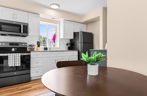 Roseville Apartment | New! Comfy & Cozy Private Studio Flat
