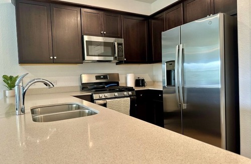 Del Valle House | New Comfy Modern Spacious Home near Tesla & AUS