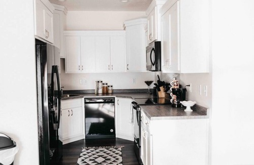 Logan Apartment | NEW Condo Cache Valley 3BR 2BA - Sleeps 7