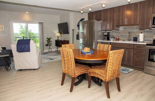 Canandaigua Condo | NEW Condo | Hot Tub | Pool | Restaurant | FLX