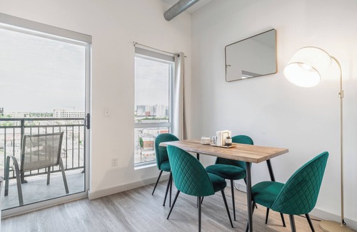 Sobro Apartment | *New Condo in Nashville Downtown Broadway with Pool, Rooftop and Private Balcony
