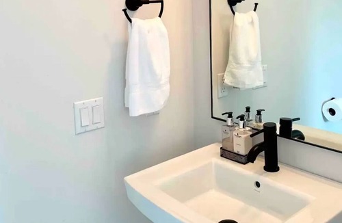 Chestnut House | New Construction 2/2.5 Home - 5 minutes from downtown