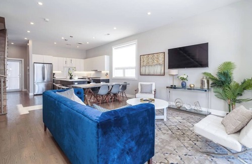 Killgubbin Apartment | New Construction Building in River North!