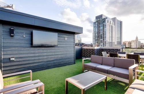 River North House | New Construction Building in River North