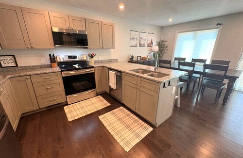 West Dover Villa | New Construction- min from Mt, Hot tub, Shuttle