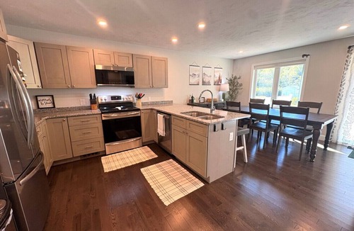 West Dover Villa | New Construction- min from Mt, Hot tub, Shuttle