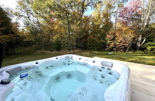 West Dover Villa | New Construction- min from Mt, Hot tub, Shuttle