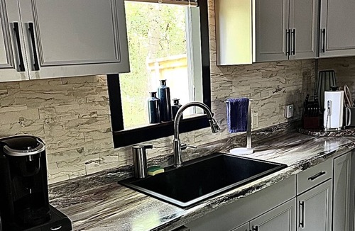 Iola House | New construction modern guesthouse located close to Texas A&M and Kyle Field