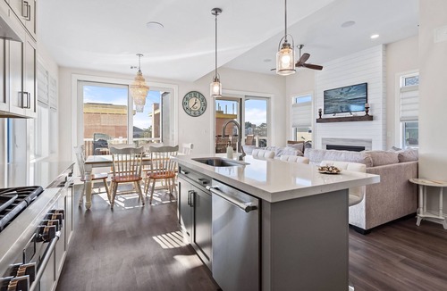 Holgate House | New construction pristine beach house 5 houses from the ocean