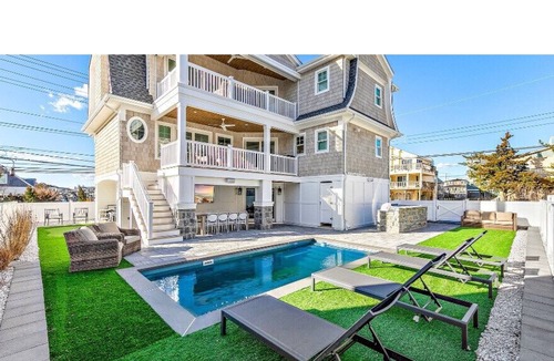 Harvey Cedars House | New Construction, 5 bedrooms with a pool