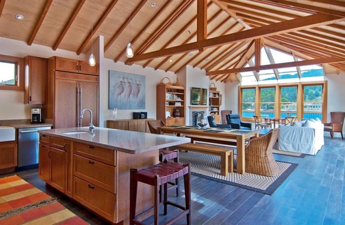 Stinson Beach House | New construction home with large deck on Seadrift Lagoon