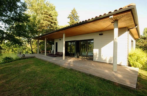 Lespinasse Villa | New contemporary house with view on private lack