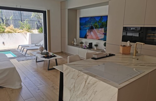 Rocbaron Villa | New contemporary villa with private pool