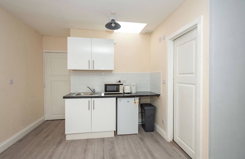 London Borough of Bromley Apartment | *New* Cosy & Contemporary Studio 1