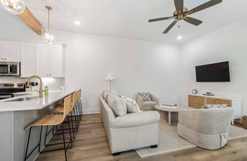 Youngsville House | NEW Cottage Downtown Sports Complex King Beds