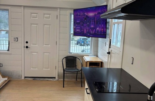 Cohasset Cottage | New cottage just steps from Cohasset Village. Monthly stays req. Available Oct 1