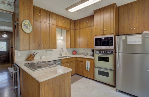 Manchaca House | NEW! Country living on Acres I 20 Mins to Austin