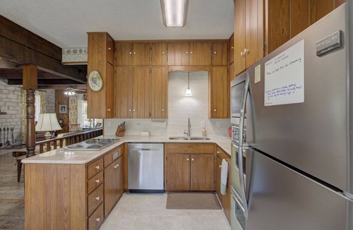 Manchaca House | NEW! Country living on Acres I 20 Mins to Austin