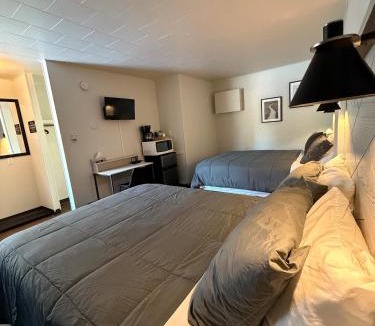Swan River Hotel | New Country Motel