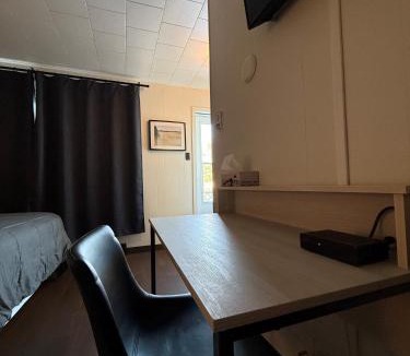 Swan River Hotel | New Country Motel