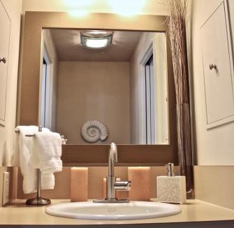 Pirates Beach House | NEW Couples Retreat - sleeps 2 adults + 2 children