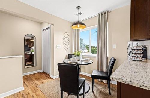 Roseville Apartment | New! Cozy 1BR minutes from Downtown Roseville