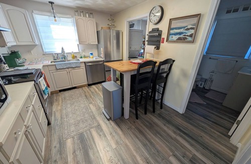 Snug Harbor Cottage | NEW! Cozy 2 bdrm Snug Harbor cottage steps from Point Judith Salt Pond & Marina