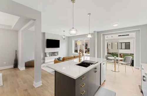 Ottawa Division House | New Cozy and Modern/4 Bedroom/Close to downtown Ottawa
