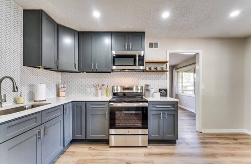 Derby House | NEW cozy & clean Derby Bungalow!