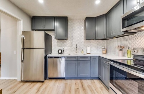Derby House | NEW cozy & clean Derby Bungalow!