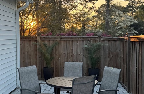 Wilmington Cottage | New! Cozy Cottage centrally located close to UNCW, Wrightsville Beach & Downtown