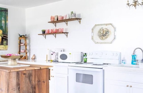 Burton House | NEW | Cozy cottage for 3 | 10 min. to Round Top!