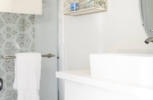 Burton House | NEW | Cozy cottage for 3 | 10 min. to Round Top!