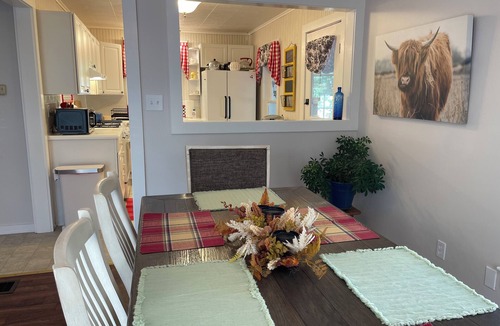 Baldwin City House | New! Cozy Cottage Just Blocks From Baker Campus
